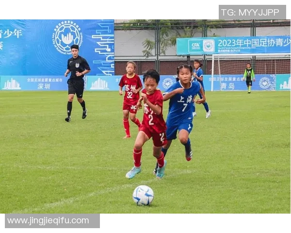 足球明星的孩子同台竞技展现天赋与梦想的精彩瞬间 足球明星的孩子同台竞技展现天赋与梦想的精彩瞬间